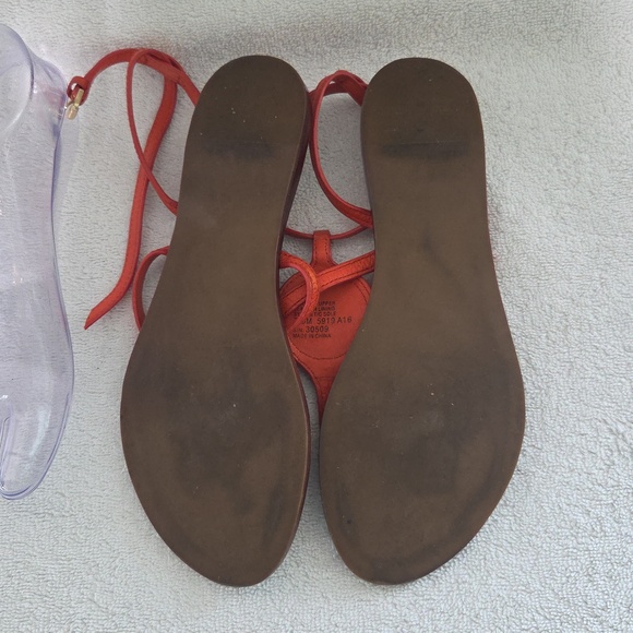 Tory Burch Orange Leather Logo T-Strap Sandals 7.5M Missing Part Of Strap - Picture 7 of 8